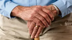 55 ikävuoden jälkeen keho jäykistyy: tämä venytys palauttaa liikkuvuuden helposti