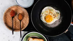 Vain yksi ainesosa – ja saat maailman herkullisimmat paistetut kananmunat