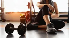 Saa kehon käyntiin ilman salia: 5 kotiliikettä aktivoivat lihakset heti ensimmäisestä sarjasta