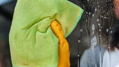 Ikkunat pysyvät puhtaina kuukausia: asiantuntija kertoo, millä ikkunalasit kiillotetaan