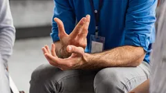 Viestintäpsykologia: tämä keino auttaa välttämään kiusalliset hiljaisuudet ja toimii aina