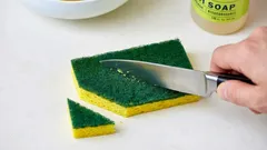 Miksi kotiäidit leikkaavat palan tiskisienestä – tämän niksin tuntee vain harva