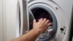 Tämä tapa voi pilata pesukoneen: miten märkä pyykki vaikuttaa laitteeseen