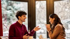 Mistä tunnistaa, ettei ihminen sovi sinulle: 5 punaista lippua treffeillä