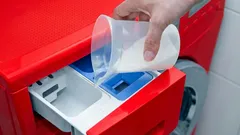 Poista kalkkikertymät, home ja paha haju: ripottele tätä vain pesukoneeseen